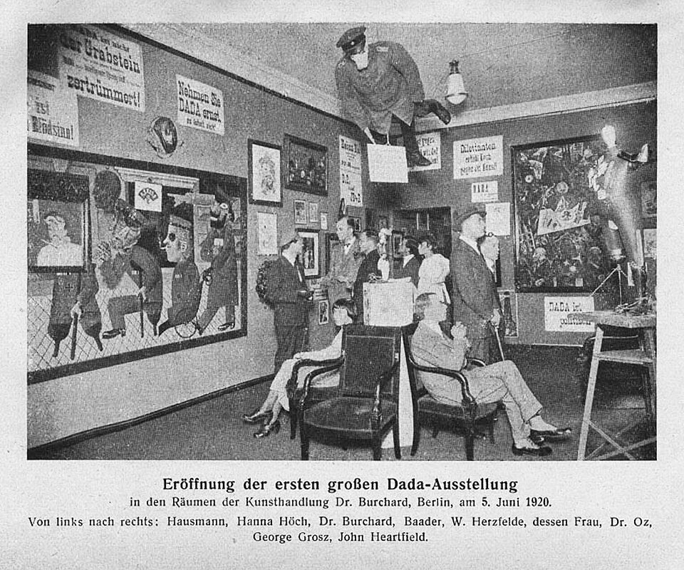 Inauguración de la primera exposición Dadá, Berlín, 5 de junio de 1920 