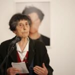 Retrato de Esther Ferrer en la presentación de su exposición en el Centre del Carme Cultura Contemporània (CCCC).